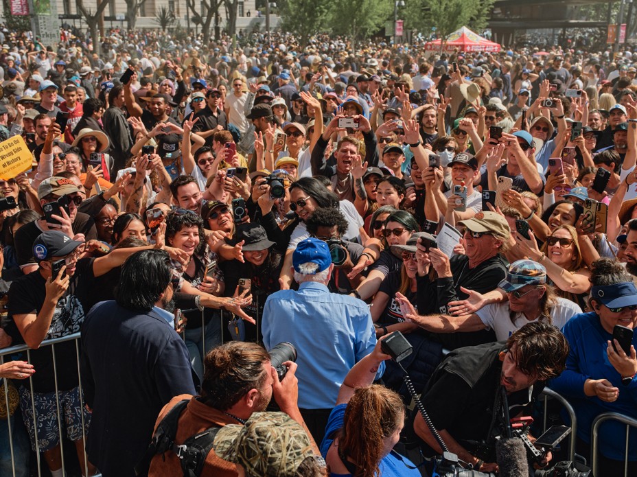 Bernie Sanders stands in front of thousands of people 