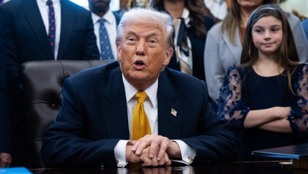 Danger! Trump next to an underage girl