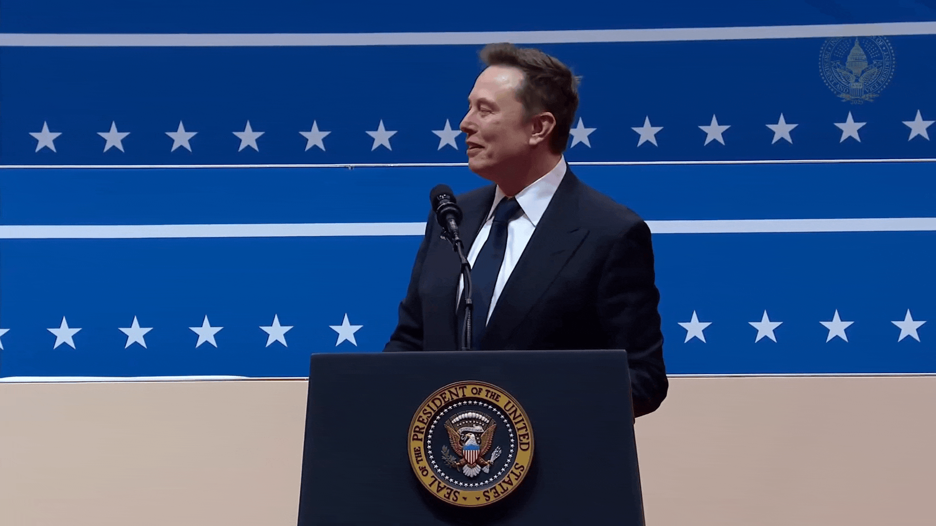 Elon doing the Nazi Seig Heil on national television